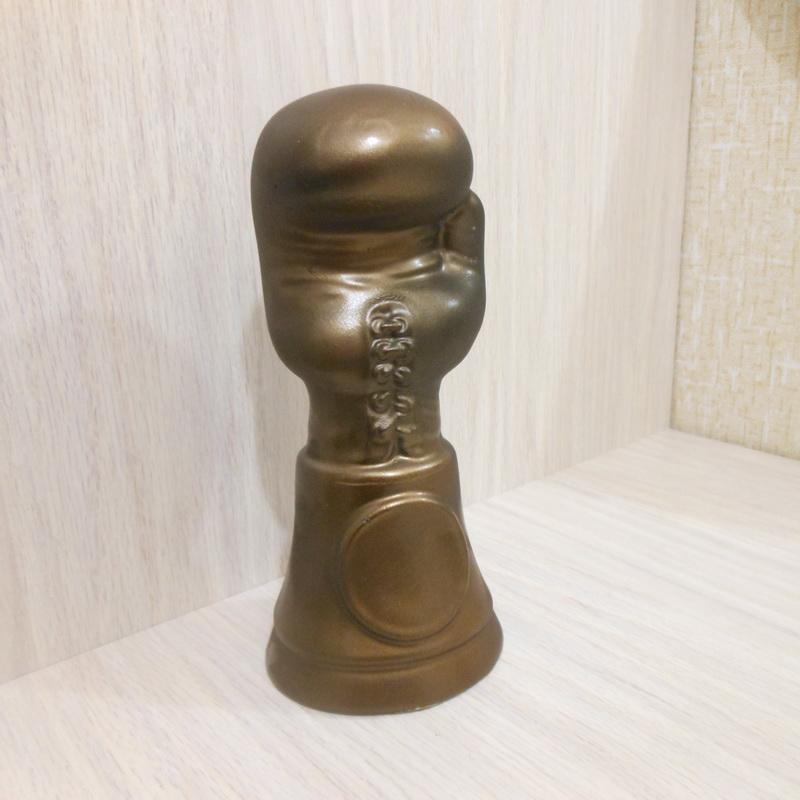 Сувенир Перчатка литая на постаменте купить